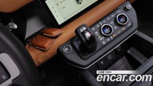 Land Rover Defender 110 P300 X- SE 2024 года из Южной Кореи