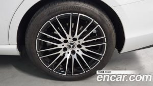 Mercedes-Benz C-Class C300 4MATIC Avantgarde 2024 года из Южной Кореи