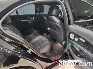 Mercedes-Benz E-Class E220d 4MATIC AMG Line 2023 года из Южной Кореи