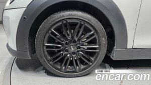 Mini Cooper Convertible CLASSIC 2024 года из Южной Кореи