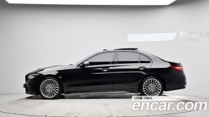 Mercedes-Benz C-Class C300 4MATIC AMG Line 2024 года из Южной Кореи