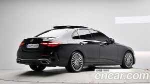 Mercedes-Benz C-Class C300 4MATIC AMG Line 2024 года из Южной Кореи