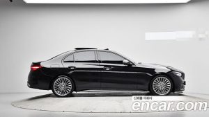 Mercedes-Benz C-Class C300 4MATIC AMG Line 2024 года из Южной Кореи