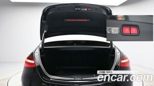 Mercedes-Benz C-Class C300 4MATIC AMG Line 2024 года из Южной Кореи