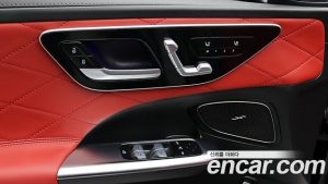 Mercedes-Benz C-Class C300 4MATIC AMG Line 2024 года из Южной Кореи