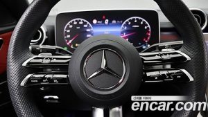 Mercedes-Benz C-Class C300 4MATIC AMG Line 2024 года из Южной Кореи
