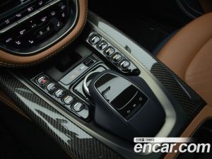 Astonmartin DBX 4.0 V8 2022 года из Южной Кореи