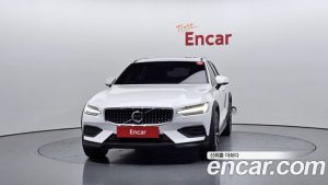 Volvo V60 B5 PRO AWD 2022 года из Южной Кореи