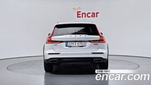 Volvo V60 B5 PRO AWD 2022 года из Южной Кореи