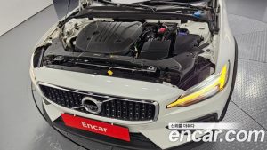 Volvo V60 B5 PRO AWD 2022 года из Южной Кореи