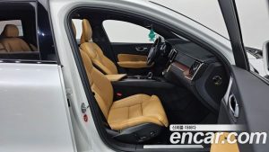 Volvo V60 B5 PRO AWD 2022 года из Южной Кореи