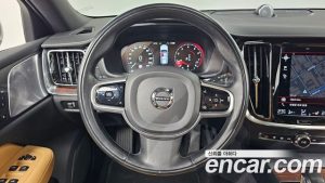 Volvo V60 B5 PRO AWD 2022 года из Южной Кореи