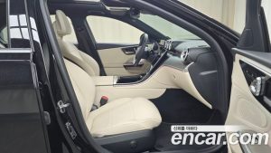 Mercedes-Benz C-Class C200 Avantgarde 2025 года из Южной Кореи