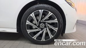 Mercedes-Benz E-Class E300 4MATIC Exclusive 2025 года из Южной Кореи