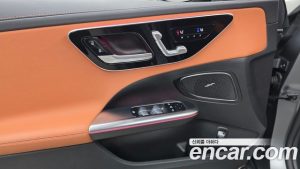 Mercedes-Benz C-Class C300 4MATIC AMG Line 2023 года из Южной Кореи