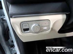 Mercedes-Benz GLE-Class GLE300d 4MATIC 2025 года из Южной Кореи