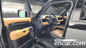 Land Rover Defender 110 P400 X 2024 года из Южной Кореи