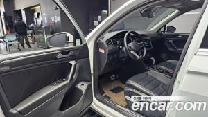 Volkswagen Tiguan 2.0 TDI 4 Prestige 2023 года из Южной Кореи