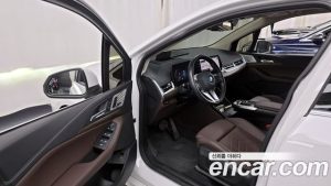 BMW 2-Series 218d Luxury 2024 года из Южной Кореи