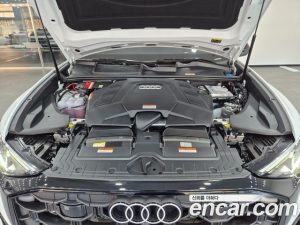 Audi Q8 55 TFSI 4WD Premium 2025 года из Южной Кореи