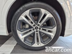 Audi Q8 55 TFSI 4WD Premium 2025 года из Южной Кореи