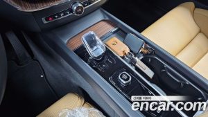 Volvo XC60 B5 ULTIMATE Bright 2024 года из Южной Кореи