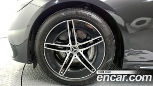 Mercedes-Benz E-Class E300 4MATIC AMG Line 2024 года из Южной Кореи