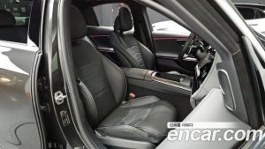 Mercedes-Benz E-Class E300 4MATIC AMG Line 2024 года из Южной Кореи
