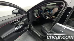 Mercedes-Benz E-Class E300 4MATIC AMG Line 2024 года из Южной Кореи