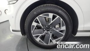 Genesis GV70 e-AWD 2025 года из Южной Кореи