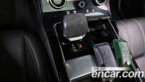 Land Rover Range Rover Velar 2.0 P250 R-Dynamic SE 2023 года из Южной Кореи