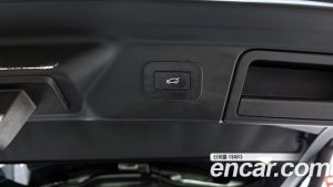 Land Rover Range Rover Velar 2.0 P250 R-Dynamic SE 2023 года из Южной Кореи