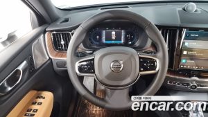 Volvo XC60 B5 Ultra Bright 2025 года из Южной Кореи