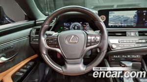 Lexus ES Luxury Plus 2022 года из Южной Кореи