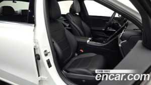Mercedes-Benz C-Class C200 Avantgarde 2025 года из Южной Кореи