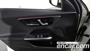 Mercedes-Benz C-Class C200 Avantgarde 2025 года из Южной Кореи