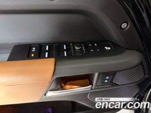 Land Rover Defender 110 P400 X 2023 года из Южной Кореи
