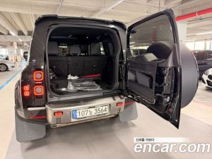 Land Rover Defender 110 P400 X 2023 года из Южной Кореи