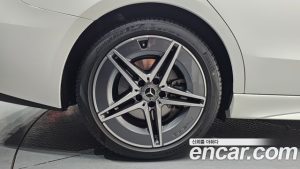 Mercedes-Benz C-Class C200 AMG Line 2025 года из Южной Кореи