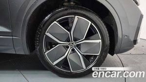 Volkswagen Touareg 3.0 TDI R-Line 2024 года из Южной Кореи