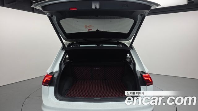 41255552_024.jpg Volkswagen Tiguan 2.0 TDI 4 Prestige 2023 года из Южной Кореи