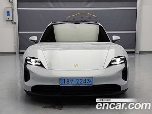 Porsche Taycan GTS 2023 года из Южной Кореи