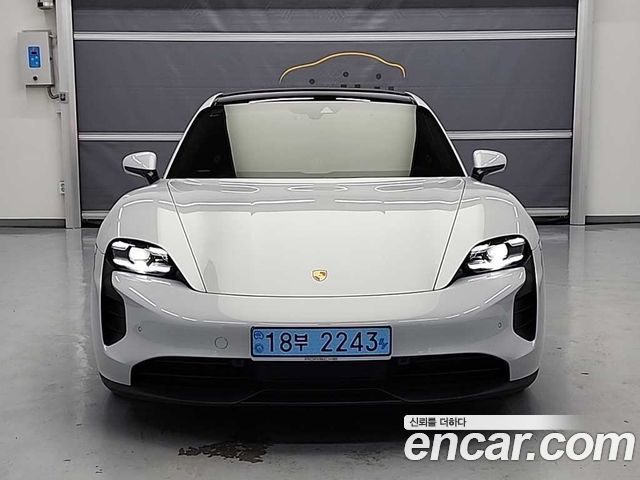 Porsche Taycan GTS 2023 года из Кореи