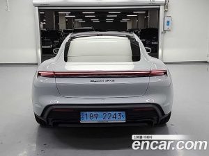 Porsche Taycan GTS 2023 года из Южной Кореи