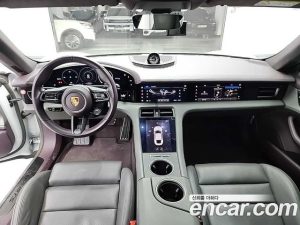Porsche Taycan GTS 2023 года из Южной Кореи