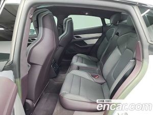 Porsche Taycan GTS 2023 года из Южной Кореи
