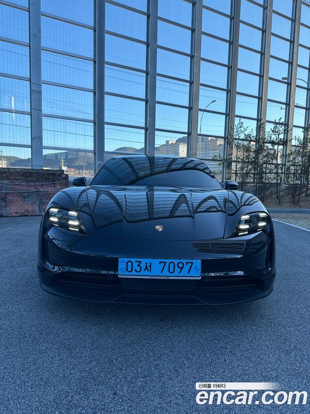 Porsche Taycan Base 2022 года из Кореи