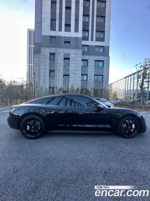 Porsche Taycan Base 2022 года из Южной Кореи