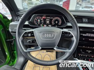 Audi Q8 e-tron 55 4WD Premium Sportback 2024 года из Южной Кореи