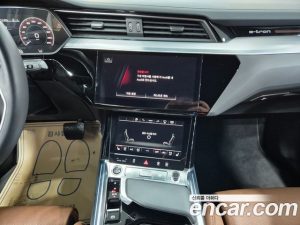 Audi Q8 e-tron 55 4WD Premium Sportback 2024 года из Южной Кореи